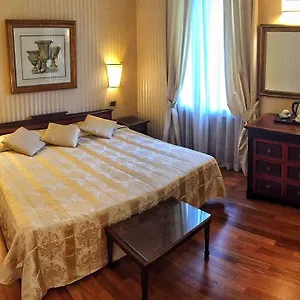 *** Otel Cecil İtalya